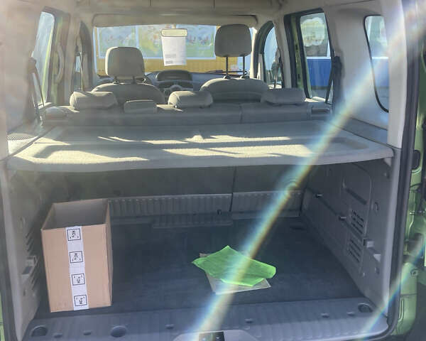 Зеленый Рено Кенгу, объемом двигателя 1.6 л и пробегом 185 тыс. км за 7555 $, фото 9 на Automoto.ua