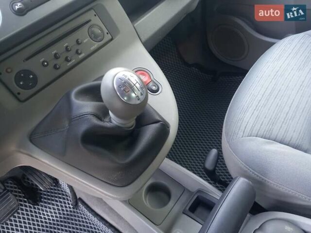Зелений Рено Кєнгу, об'ємом двигуна 1.5 л та пробігом 226 тис. км за 7850 $, фото 24 на Automoto.ua