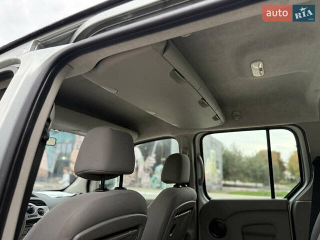 Зеленый Рено Кенгу, объемом двигателя 1.5 л и пробегом 220 тыс. км за 7600 $, фото 14 на Automoto.ua