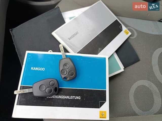 Зелений Рено Кєнгу, об'ємом двигуна 1.6 л та пробігом 223 тис. км за 6999 $, фото 14 на Automoto.ua