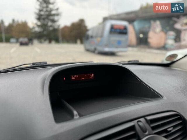 Зеленый Рено Кенгу, объемом двигателя 1.5 л и пробегом 220 тыс. км за 7600 $, фото 27 на Automoto.ua