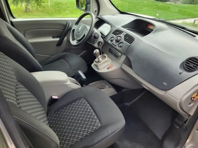 Зеленый Рено Кенгу, объемом двигателя 1.5 л и пробегом 140 тыс. км за 7000 $, фото 12 на Automoto.ua