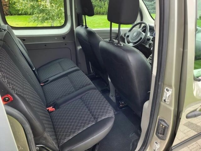 Зеленый Рено Кенгу, объемом двигателя 1.5 л и пробегом 140 тыс. км за 7000 $, фото 16 на Automoto.ua