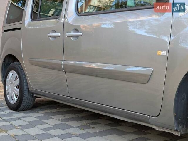 Зелений Рено Кєнгу, об'ємом двигуна 1.5 л та пробігом 319 тис. км за 7899 $, фото 3 на Automoto.ua