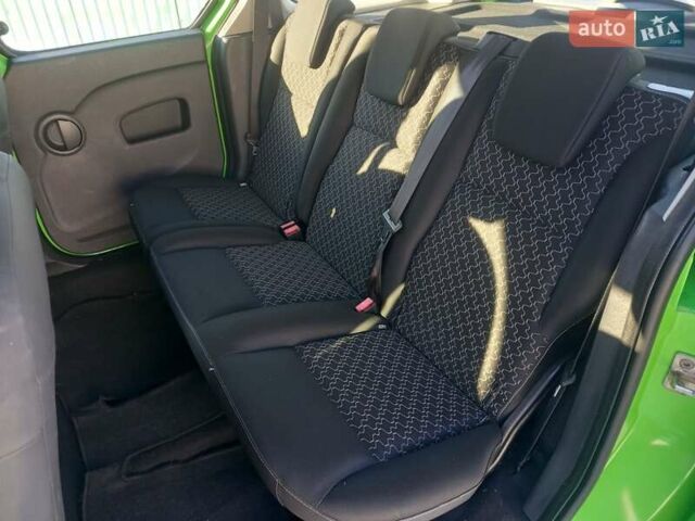 Зелений Рено Кєнгу, об'ємом двигуна 1.5 л та пробігом 235 тис. км за 8999 $, фото 17 на Automoto.ua