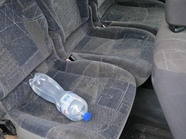 Зеленый Рено Кенгу, объемом двигателя 1.4 л и пробегом 284 тыс. км за 1650 $, фото 6 на Automoto.ua