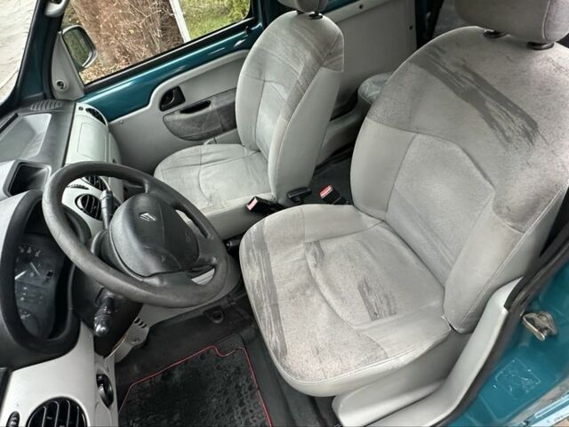 Зеленый Рено Кенгу, объемом двигателя 1.4 л и пробегом 240 тыс. км за 3000 $, фото 9 на Automoto.ua