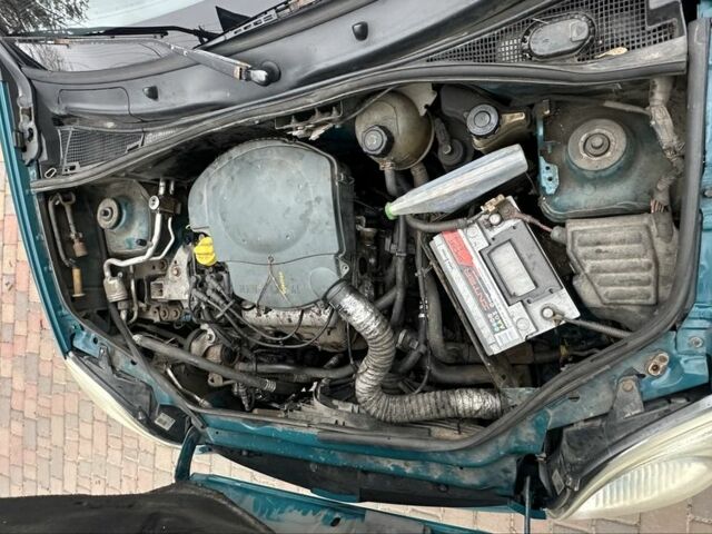 Зеленый Рено Кенгу, объемом двигателя 1.4 л и пробегом 240 тыс. км за 3000 $, фото 13 на Automoto.ua