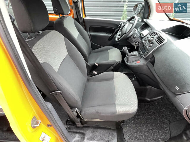 Оранжевый Рено Кенгу, объемом двигателя 1.5 л и пробегом 300 тыс. км за 10800 $, фото 32 на Automoto.ua