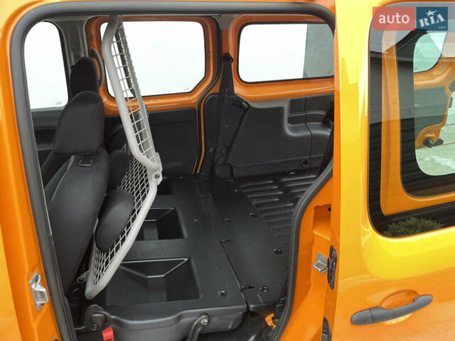 Оранжевый Рено Кенгу, объемом двигателя 1.5 л и пробегом 300 тыс. км за 10800 $, фото 41 на Automoto.ua