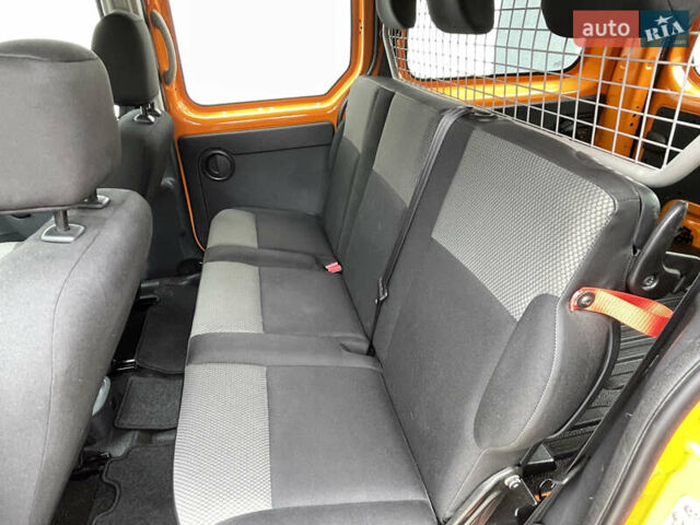 Оранжевый Рено Кенгу, объемом двигателя 1.5 л и пробегом 300 тыс. км за 10800 $, фото 36 на Automoto.ua