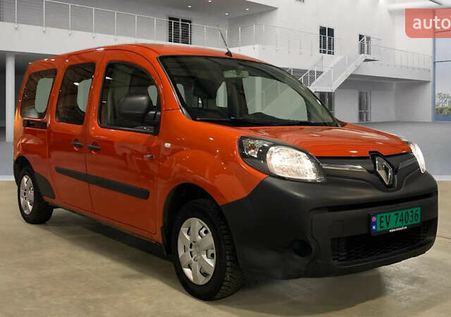 Оранжевый Рено Кенгу, объемом двигателя 0 л и пробегом 30 тыс. км за 10700 $, фото 1 на Automoto.ua