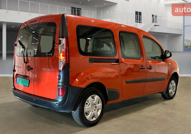 Оранжевый Рено Кенгу, объемом двигателя 0 л и пробегом 30 тыс. км за 10700 $, фото 2 на Automoto.ua