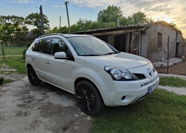 Белый Рено Колеос, объемом двигателя 2 л и пробегом 150 тыс. км за 10500 $, фото 5 на Automoto.ua