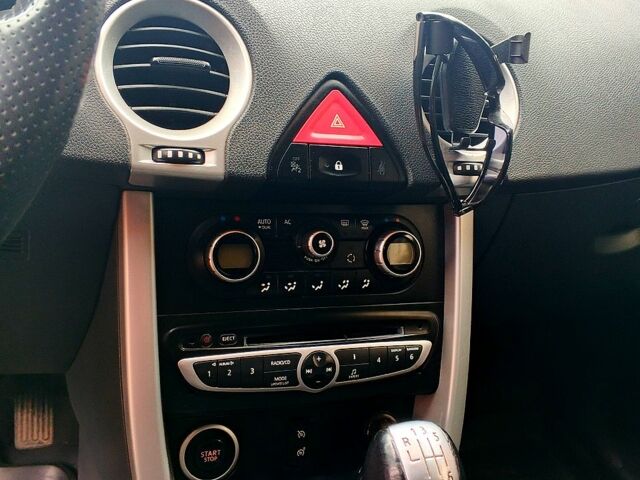 Белый Рено Колеос, объемом двигателя 2 л и пробегом 310 тыс. км за 7300 $, фото 9 на Automoto.ua