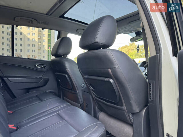 Белый Рено Колеос, объемом двигателя 2 л и пробегом 261 тыс. км за 9450 $, фото 22 на Automoto.ua