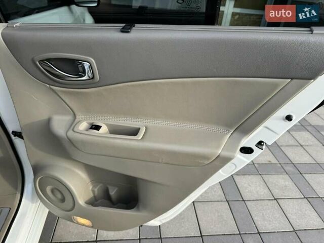 Белый Рено Колеос, объемом двигателя 2 л и пробегом 225 тыс. км за 9800 $, фото 32 на Automoto.ua