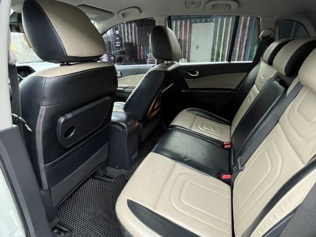 Белый Рено Колеос, объемом двигателя 2 л и пробегом 253 тыс. км за 8700 $, фото 9 на Automoto.ua