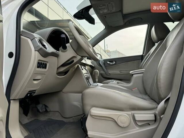 Белый Рено Колеос, объемом двигателя 2 л и пробегом 225 тыс. км за 9800 $, фото 27 на Automoto.ua