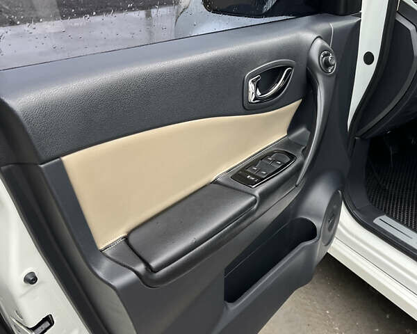 Білий Рено Колеос, об'ємом двигуна 2 л та пробігом 253 тис. км за 8700 $, фото 7 на Automoto.ua