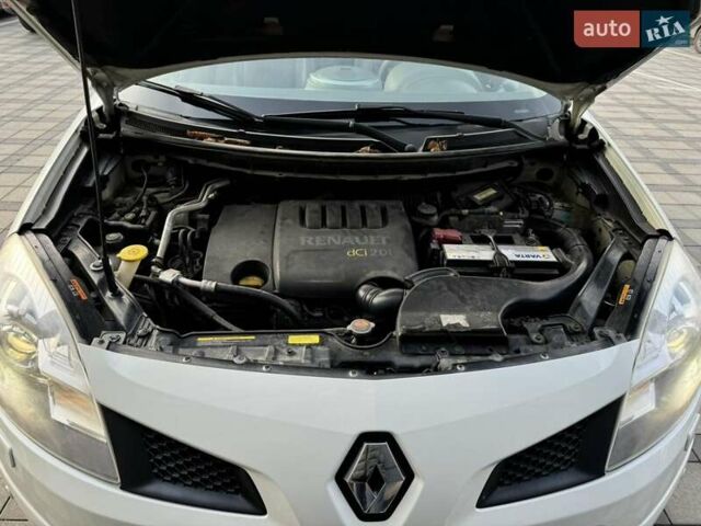 Белый Рено Колеос, объемом двигателя 2 л и пробегом 225 тыс. км за 9800 $, фото 42 на Automoto.ua