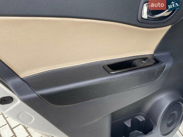 Білий Рено Колеос, об'ємом двигуна 0 л та пробігом 267 тис. км за 10500 $, фото 27 на Automoto.ua