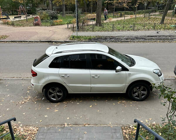 Белый Рено Колеос, объемом двигателя 2.49 л и пробегом 257 тыс. км за 10100 $, фото 6 на Automoto.ua