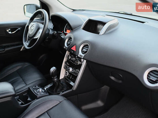 Белый Рено Колеос, объемом двигателя 2 л и пробегом 202 тыс. км за 10300 $, фото 49 на Automoto.ua