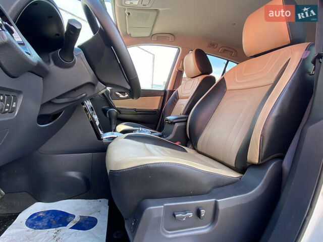 Белый Рено Колеос, объемом двигателя 2 л и пробегом 267 тыс. км за 9999 $, фото 16 на Automoto.ua