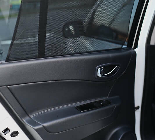 Белый Рено Колеос, объемом двигателя 2 л и пробегом 202 тыс. км за 10300 $, фото 33 на Automoto.ua