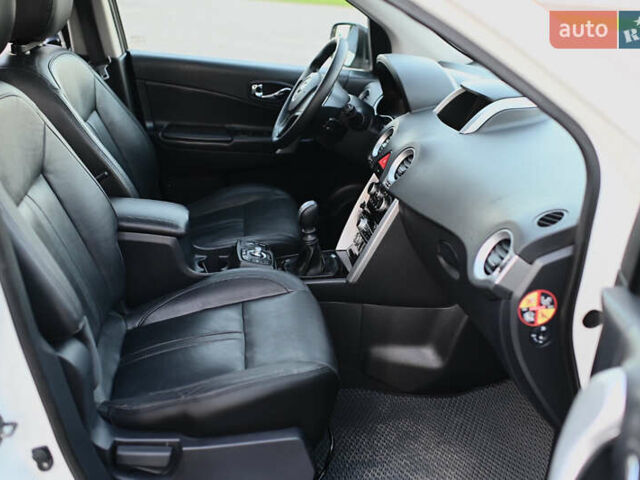 Белый Рено Колеос, объемом двигателя 2 л и пробегом 202 тыс. км за 10300 $, фото 46 на Automoto.ua