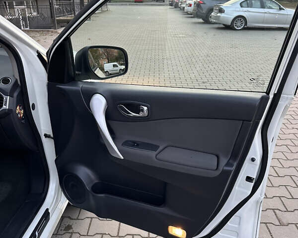 Белый Рено Колеос, объемом двигателя 2 л и пробегом 169 тыс. км за 9700 $, фото 37 на Automoto.ua