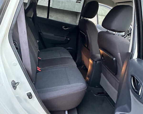 Белый Рено Колеос, объемом двигателя 2 л и пробегом 169 тыс. км за 9700 $, фото 31 на Automoto.ua