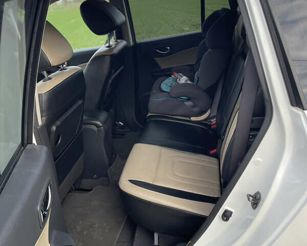 Белый Рено Колеос, объемом двигателя 2 л и пробегом 292 тыс. км за 10000 $, фото 10 на Automoto.ua