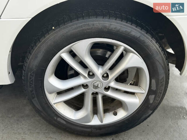 Белый Рено Колеос, объемом двигателя 2 л и пробегом 290 тыс. км за 9450 $, фото 15 на Automoto.ua