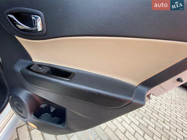 Белый Рено Колеос, объемом двигателя 2 л и пробегом 267 тыс. км за 9500 $, фото 23 на Automoto.ua