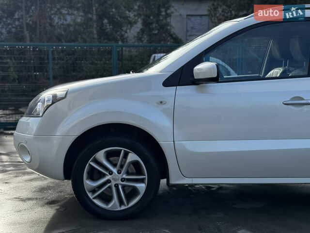 Белый Рено Колеос, объемом двигателя 2 л и пробегом 290 тыс. км за 9450 $, фото 2 на Automoto.ua