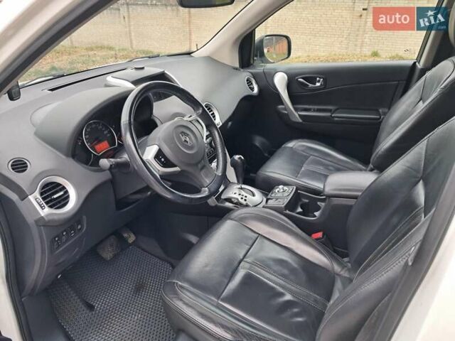 Белый Рено Колеос, объемом двигателя 2 л и пробегом 250 тыс. км за 9300 $, фото 7 на Automoto.ua