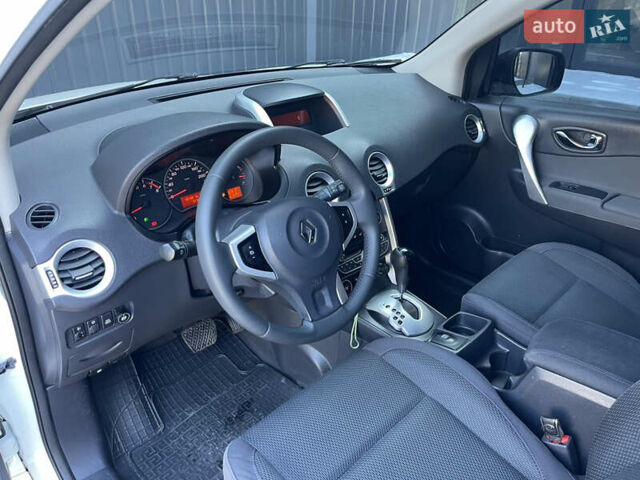 Белый Рено Колеос, объемом двигателя 2.49 л и пробегом 181 тыс. км за 8600 $, фото 7 на Automoto.ua