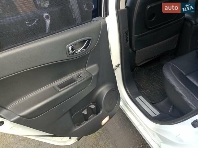Білий Рено Колеос, об'ємом двигуна 2 л та пробігом 298 тис. км за 8200 $, фото 4 на Automoto.ua