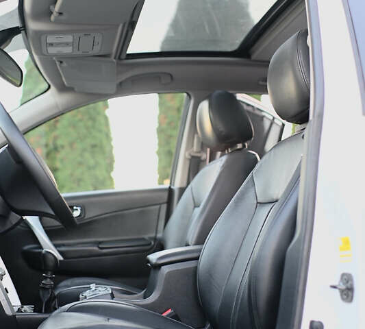 Белый Рено Колеос, объемом двигателя 2 л и пробегом 202 тыс. км за 10300 $, фото 54 на Automoto.ua