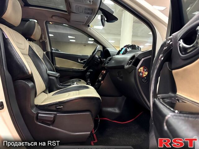 Белый Рено Колеос, объемом двигателя 2 л и пробегом 242 тыс. км за 8700 $, фото 6 на Automoto.ua