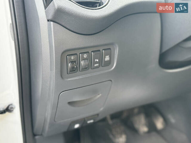 Белый Рено Колеос, объемом двигателя 2 л и пробегом 290 тыс. км за 9450 $, фото 22 на Automoto.ua