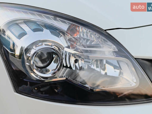 Белый Рено Колеос, объемом двигателя 2 л и пробегом 202 тыс. км за 10300 $, фото 23 на Automoto.ua