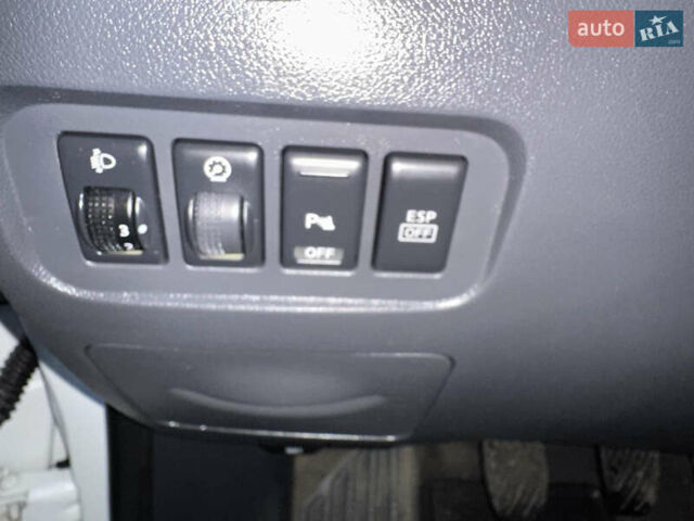 Белый Рено Колеос, объемом двигателя 2 л и пробегом 169 тыс. км за 9700 $, фото 38 на Automoto.ua