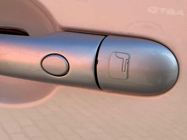 Белый Рено Колеос, объемом двигателя 2 л и пробегом 267 тыс. км за 9500 $, фото 19 на Automoto.ua