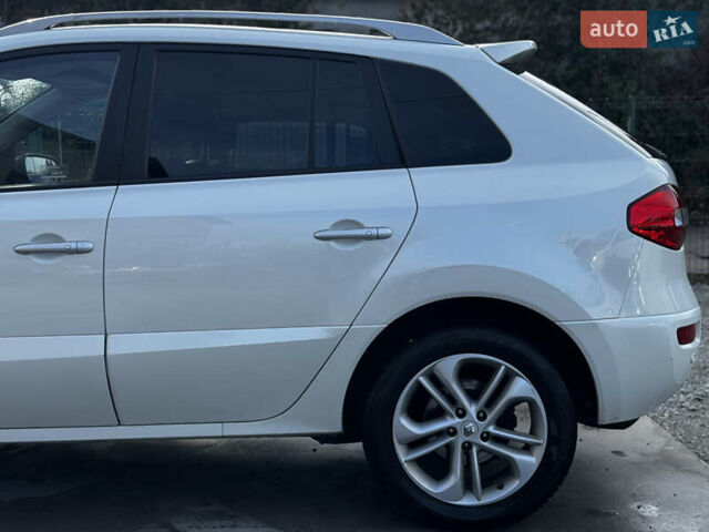 Белый Рено Колеос, объемом двигателя 2 л и пробегом 290 тыс. км за 9450 $, фото 3 на Automoto.ua