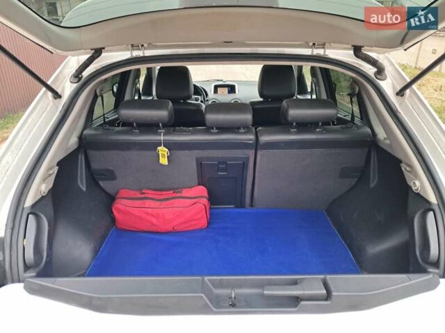 Белый Рено Колеос, объемом двигателя 2 л и пробегом 250 тыс. км за 9300 $, фото 17 на Automoto.ua