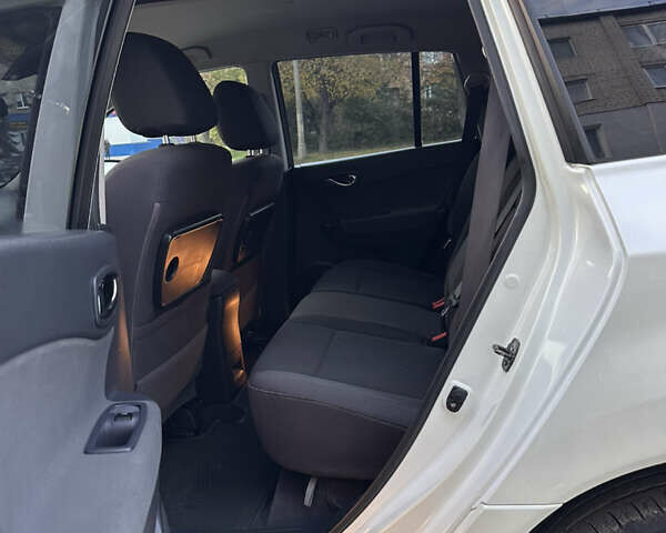 Белый Рено Колеос, объемом двигателя 2 л и пробегом 169 тыс. км за 9700 $, фото 24 на Automoto.ua