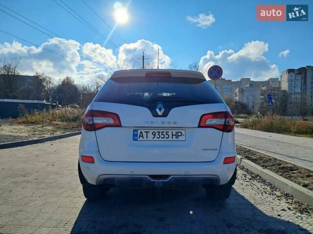 Белый Рено Колеос, объемом двигателя 2 л и пробегом 250 тыс. км за 9300 $, фото 4 на Automoto.ua